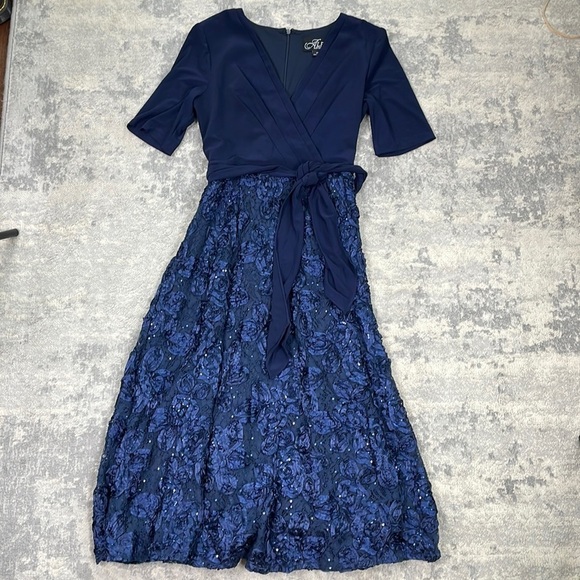 New Alex Evenings Dress Navy Blue Mixed Media Sequin Rosettes Midi Wrap Top 10P - Picture 6 of 15
